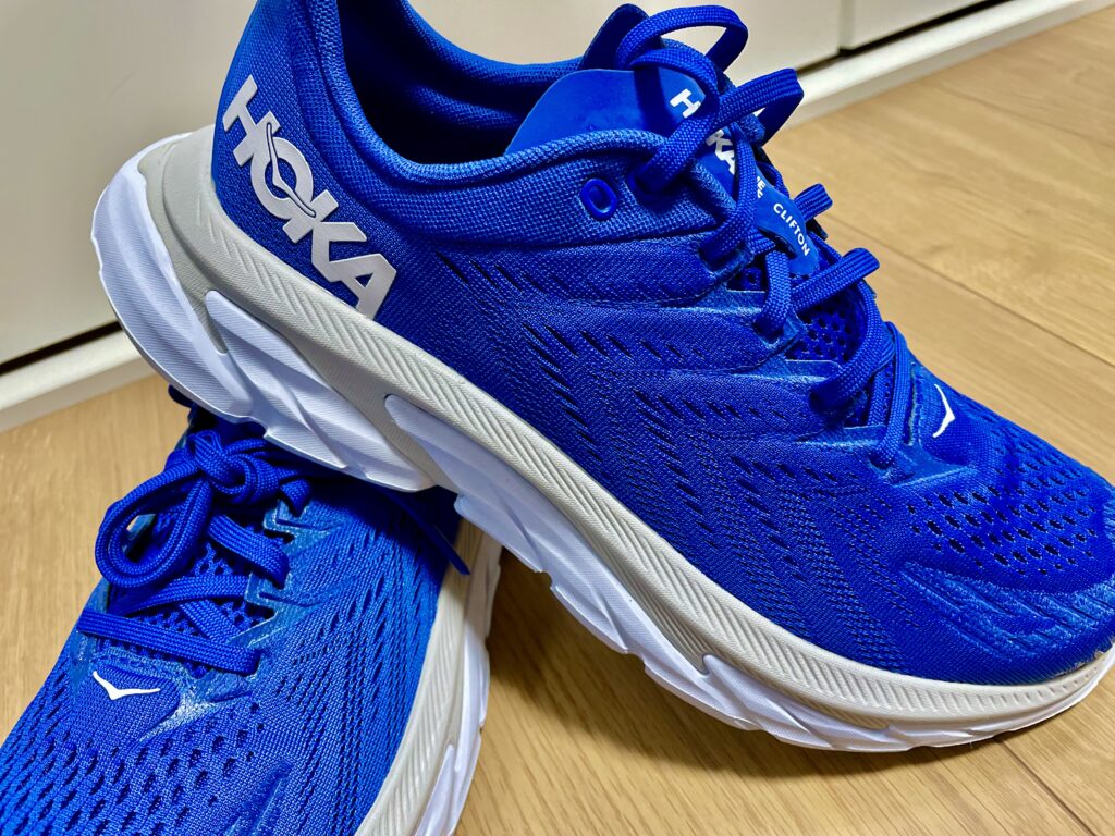 2022年2月に丸井でバーゲンで買ったHOKAのランニングシューズ