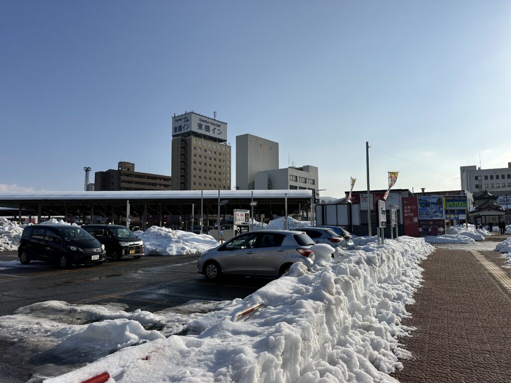 翌朝は晴れてました!駅前広場から見た東横イン