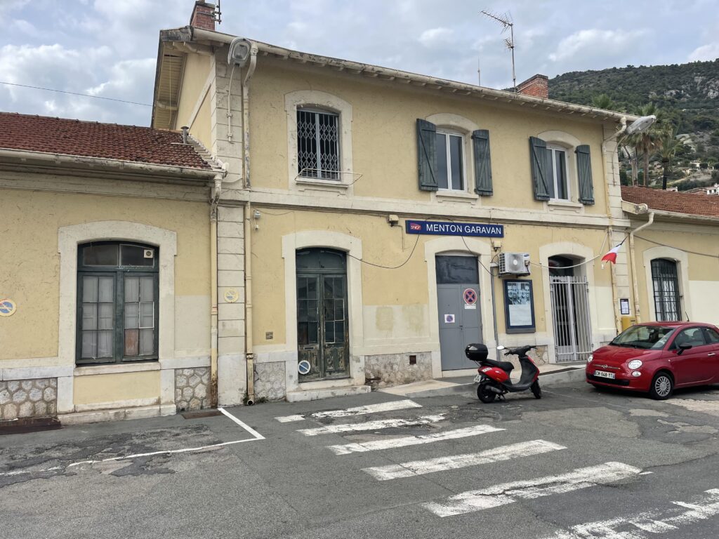 menton garavan駅