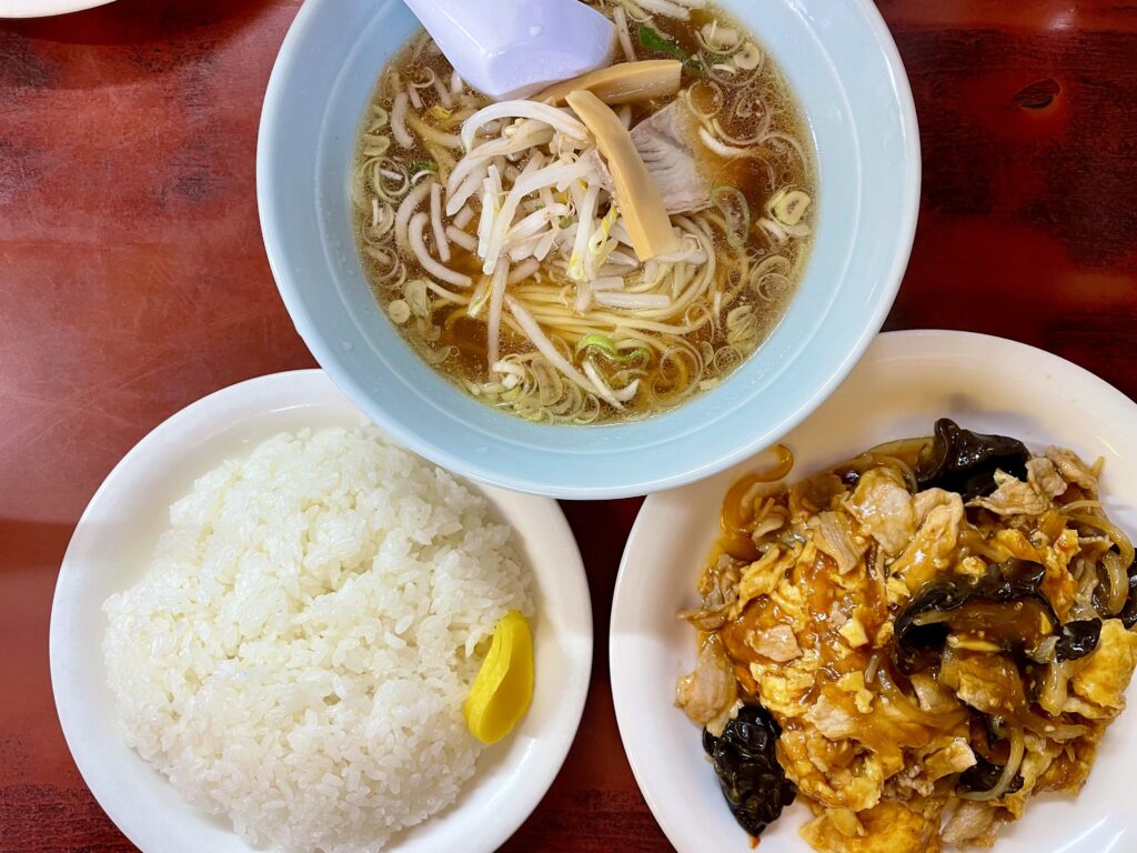 木耳と豚肉炒め定食
